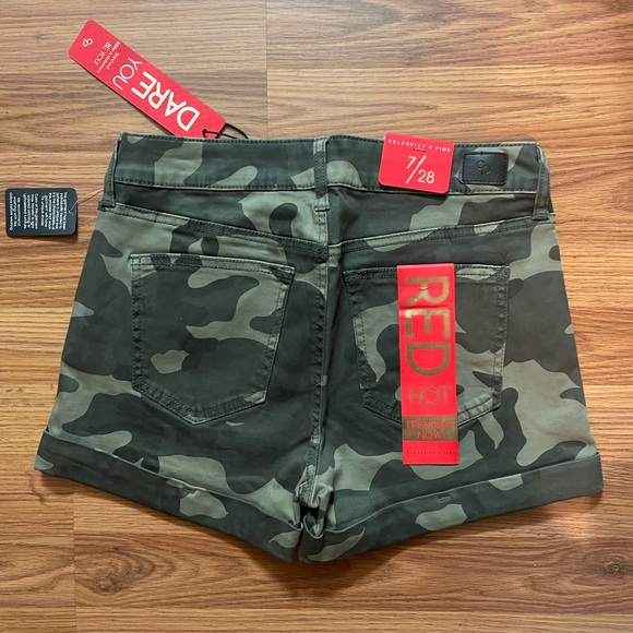 Celebrity Pink Stretch Camo Shorts - Picture 5 of 5